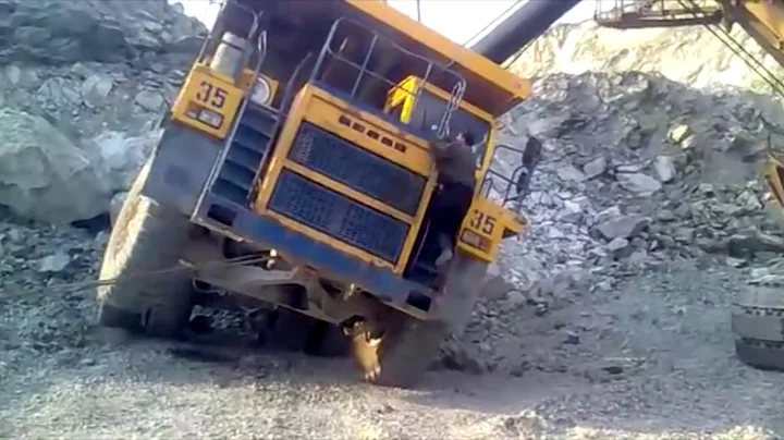 Titanic Machines: Liebherr, BelAZ, Komatsu and Cat. Машины-титаны: Либхерр, БЕЛАЗ, Комацу и Кат