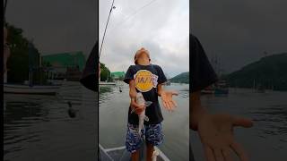 ELE PEGOU O PEIXE COM ESPORÃO