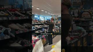 Bro verhält sich etwas sus 🤔