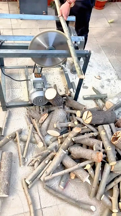 Download lagu Man Cutting Tree Branches Into Uniform Pieces Using a High-Speed Circular Wood Saw Machine