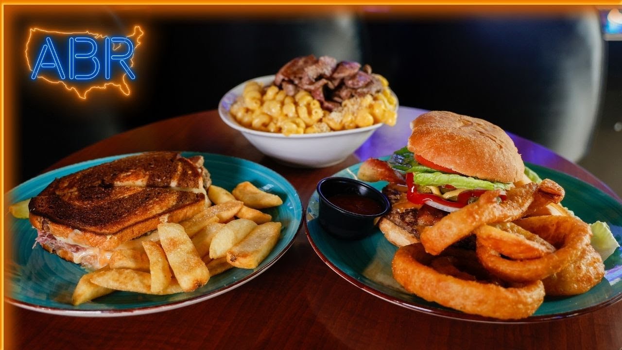 Владелец этого ресторана — Nine-O-Two On the Avenue — создал целое сообщество.