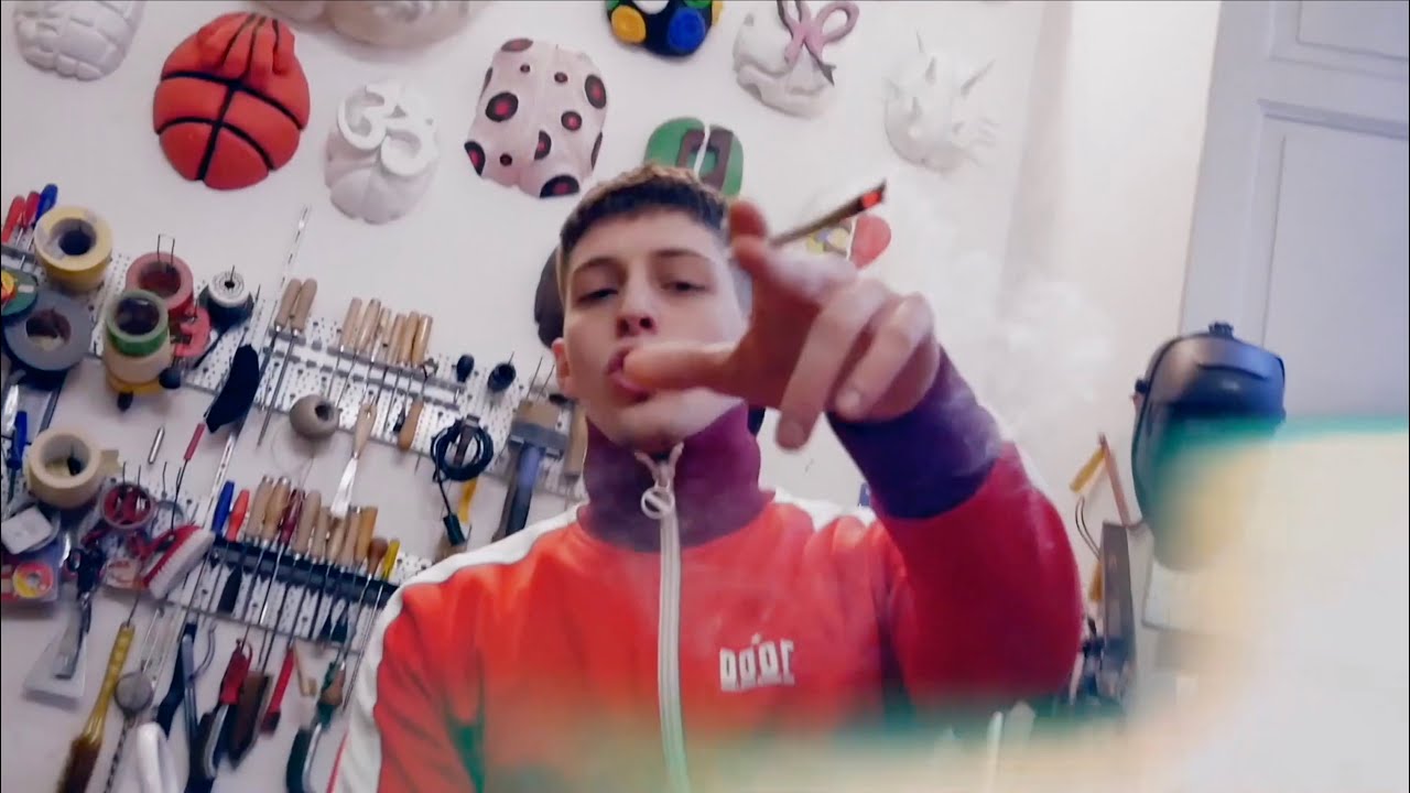 Squito Babe - "Tetro" (Official Music Video) adlı videoyu YouTube'da izle Squito Babe - "Tetro" (Official Music Video) adlı videoyu YouTube'da izle