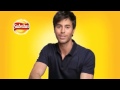 Enrique chatting about being the face of Sabritas
