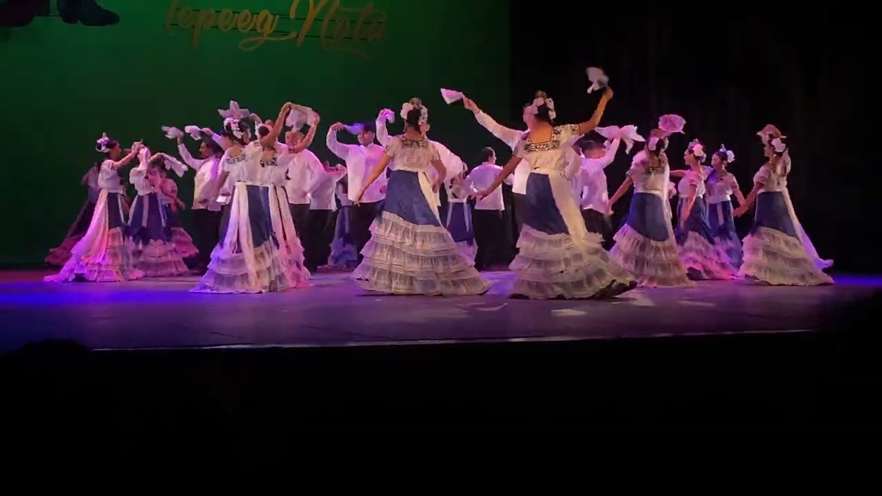 Ballet Folklorico Ti-Pai presentando Sarao Campechano.