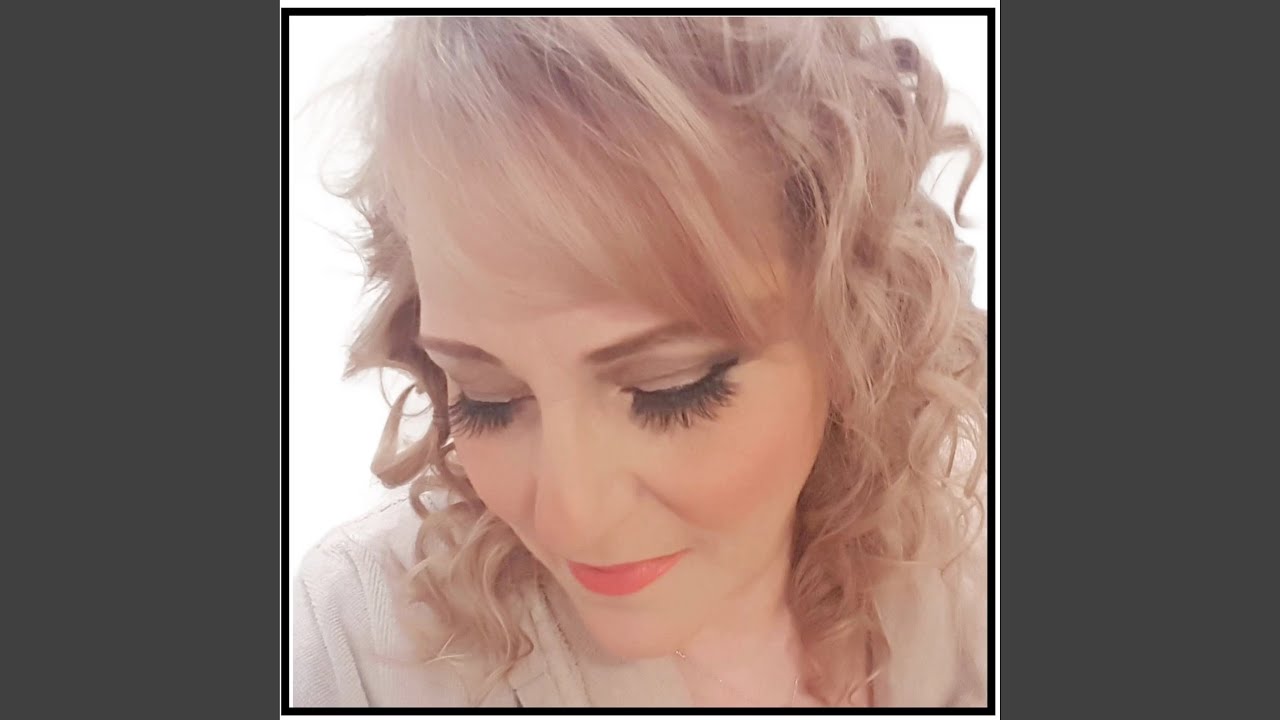 Liz Clarke straalt met nieuwe single "Ray of Light" – een anthem van hoop en kracht