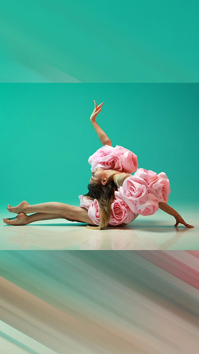 🇺🇦 Model poses for photoshoot📸 Rhythmic gymnastics. Model Valeriia