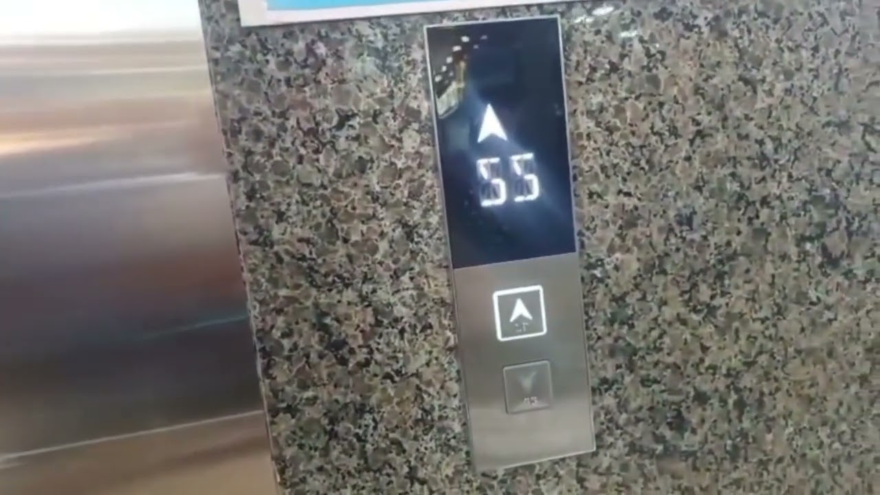 Ascensor hidráulico sin agujeros XIZI 2024 en el Shopping del Este de Paraguay