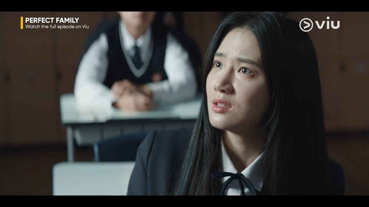 Choi Ye Bin Desperately Asks Park Ju Hyu for Money | Perfect Family EP 1 | Viu Original [ENG SUB]