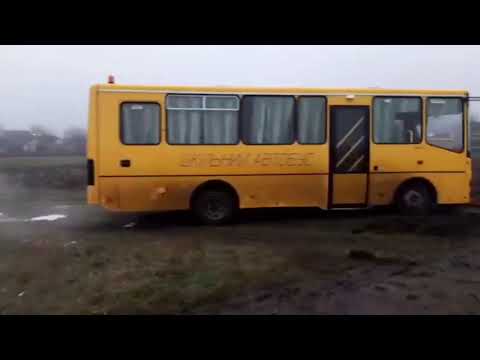 Криничанський район: рятувальники витягли шкільний автобус, який прямував за учнями