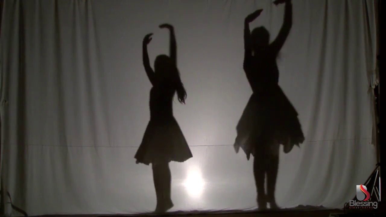 Teatro de Sombras e coreografia Mamãe coruja do Dia das mães por Blessing Cia de Teatro