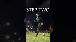 Learn this NEXT-LEVEL Cruyff turn in 18 seconds screenshot 5