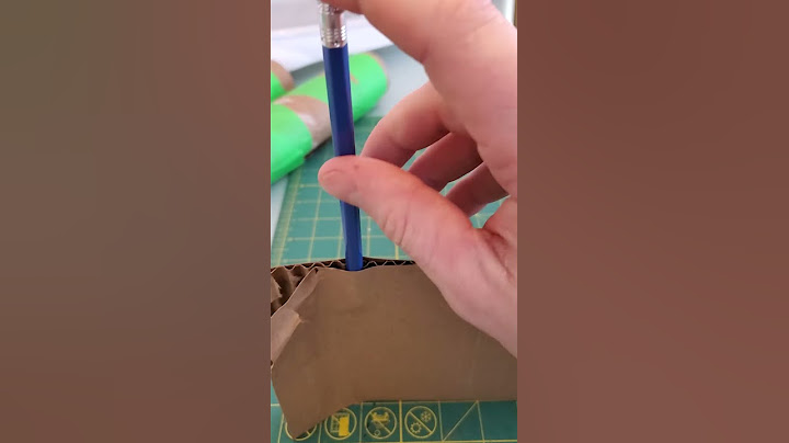 Peeling Linerboard Off Corrugated Cardboard