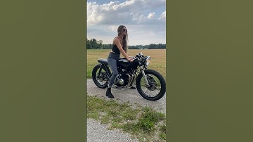 Cafe Racer girl kickstarts a modified Honda CB550F! Sound up!
