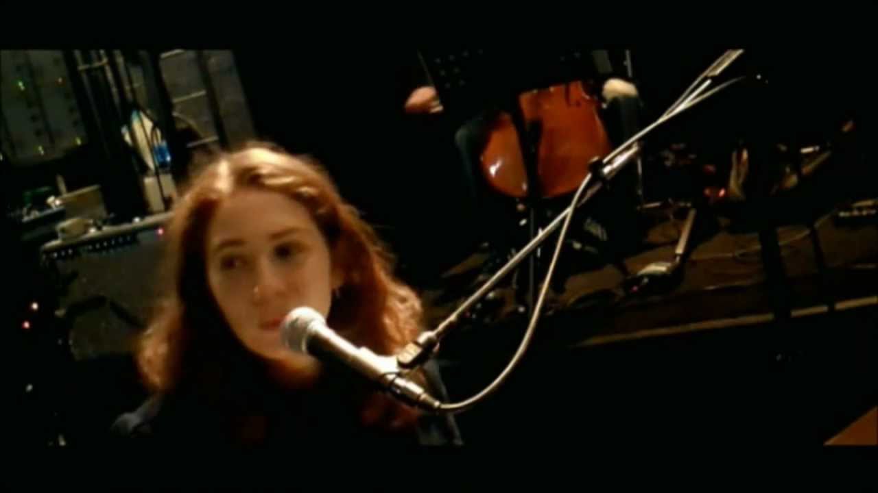 Regina Spektor - Blue Lips - Live In London HD - YouTube.