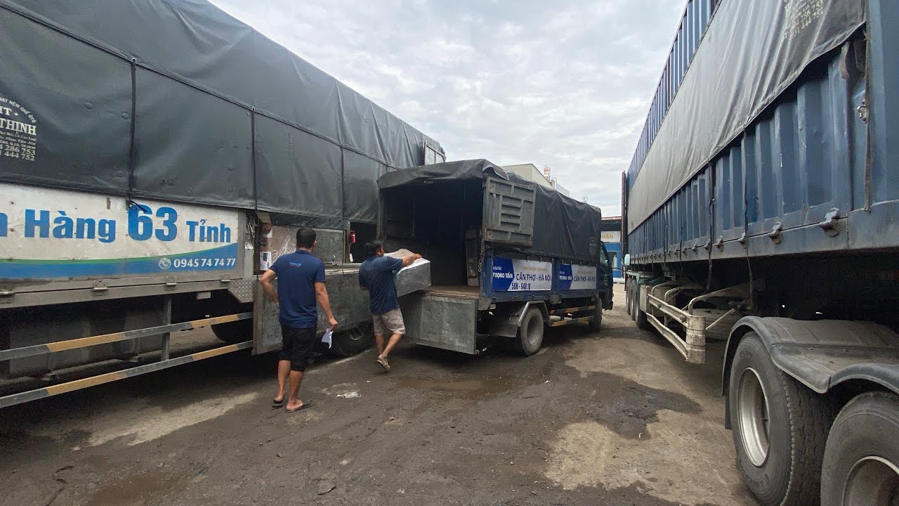 Cảnh Sang Hàng Từ Xe Tải Lớn Sang Xe Tăng Bo – Chuẩn Bị Đi Giao Hàng Nội Thành!