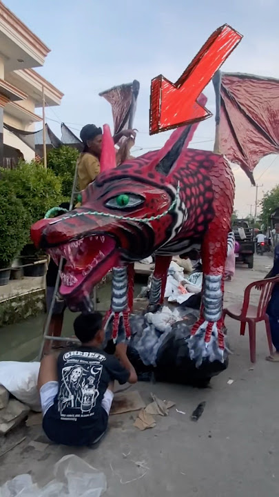 Proses naga merah sedang di warnai #ogohogoh #ogohogohviral #arakarakan #carnaval #naga