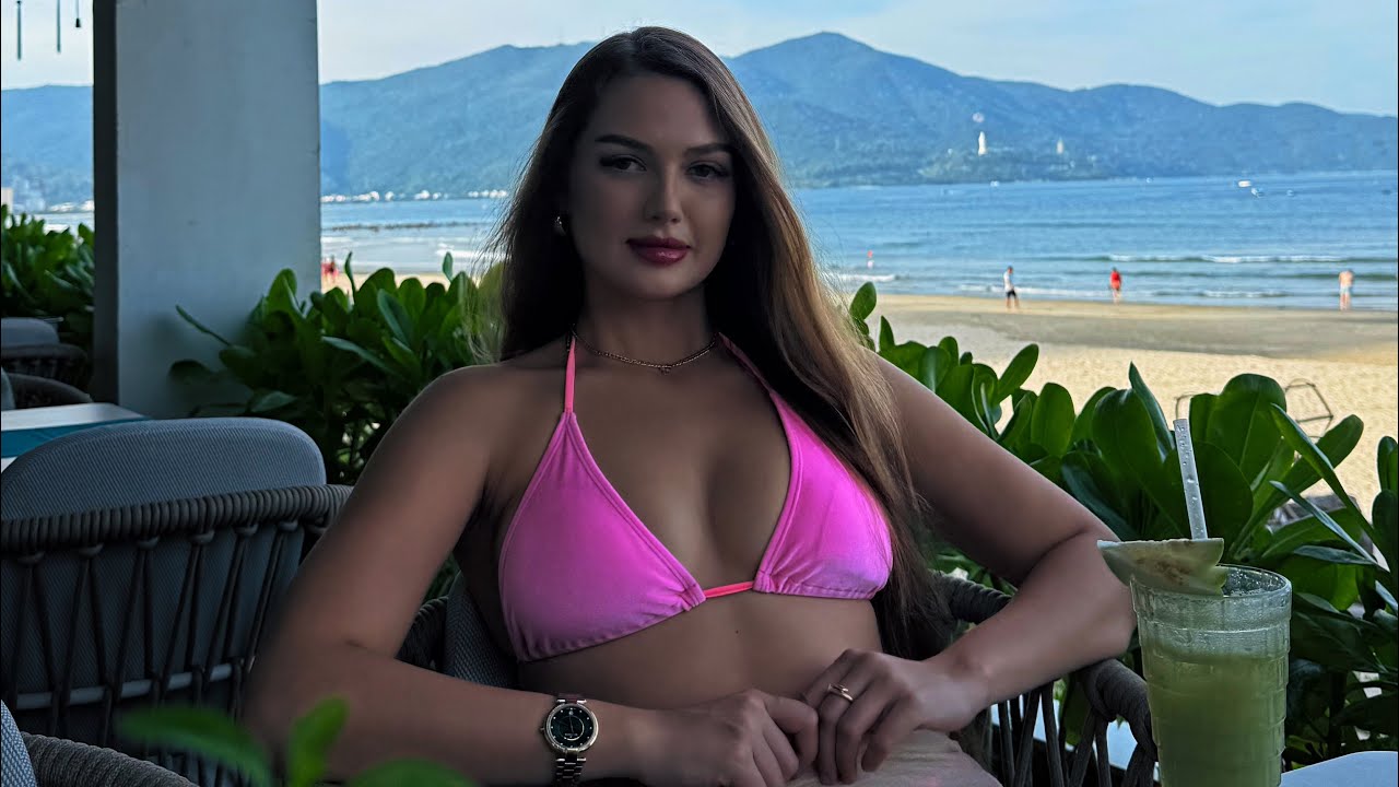 Snakes fly in the skies over Pattaya Shark Festival