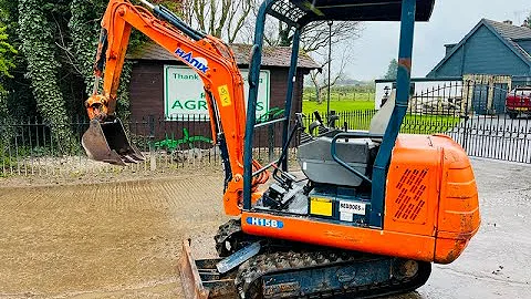 HANIX H15B TRACKED EXCAVATOR C/W OFF SET BOOM & RUBBER TRACKS