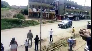 A Video Showing A man Blocking President Uhuru Kenyatta Car Forcing It Stop