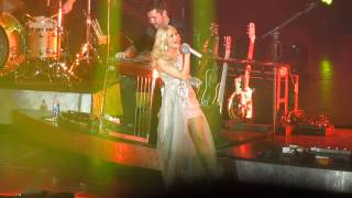 Carrie Underwood- Cowboy Casanova (Live)