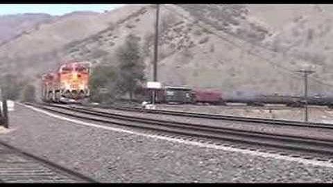 BNSF at Walong siding in the Tehachapi loop