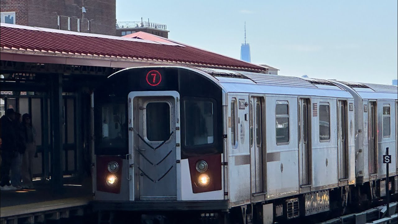 Bveyard R188 IRT Flushing Line: 2 R188 (7) Trains at 74th Street-Broadway - YouTube