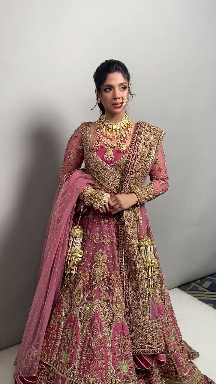Sonya Hussyn lights up the backstage of the 22nd NEO HUM Bridal Couture Week.
