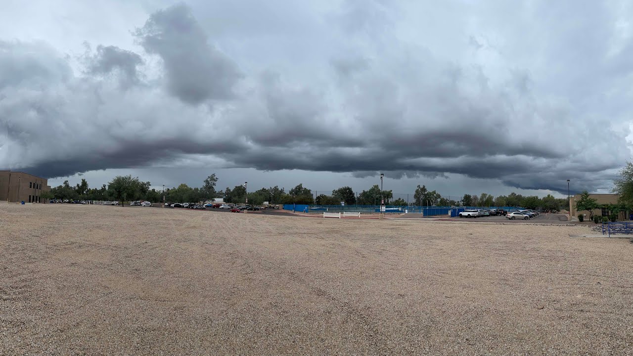 A shelf cloud is approaching! - YouTube