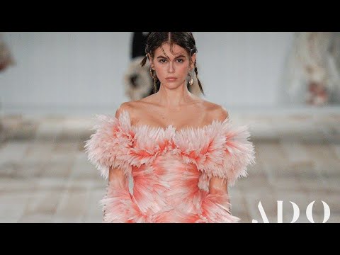 Video: Kaia Gerber Bikinida Mukammal Qiyofasini Namoyish Etdi