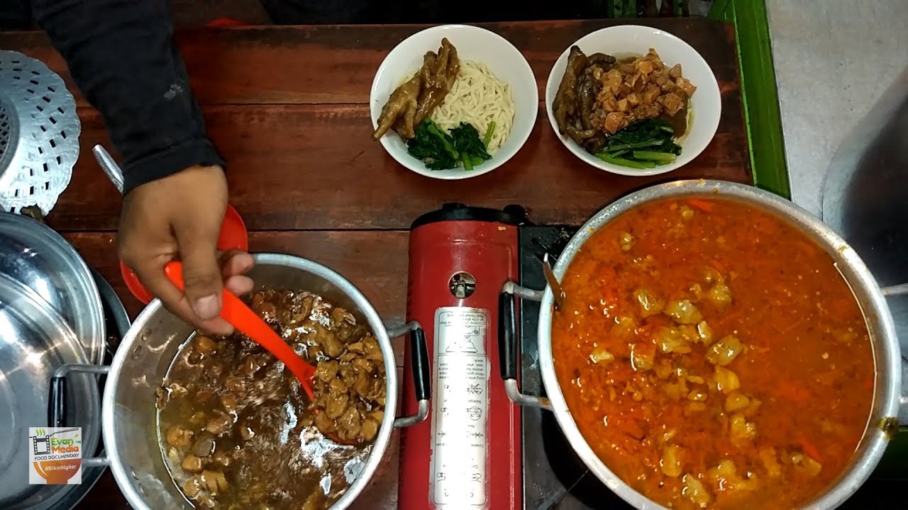 Super Pedas Mie Ayam Mercon Ceker Kuah Kental 100 Cabe Yogyakarta Street Food Bikinngiler Youtube