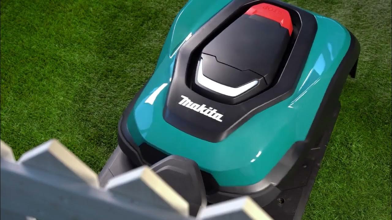 Makita Robot koszący RM350D - YouTube