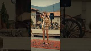 Певицооо Стига Тръска Тия Боски Пред Мъжо Ми Оти Парите Са У Мене Последвай За Още Забавни Видеа