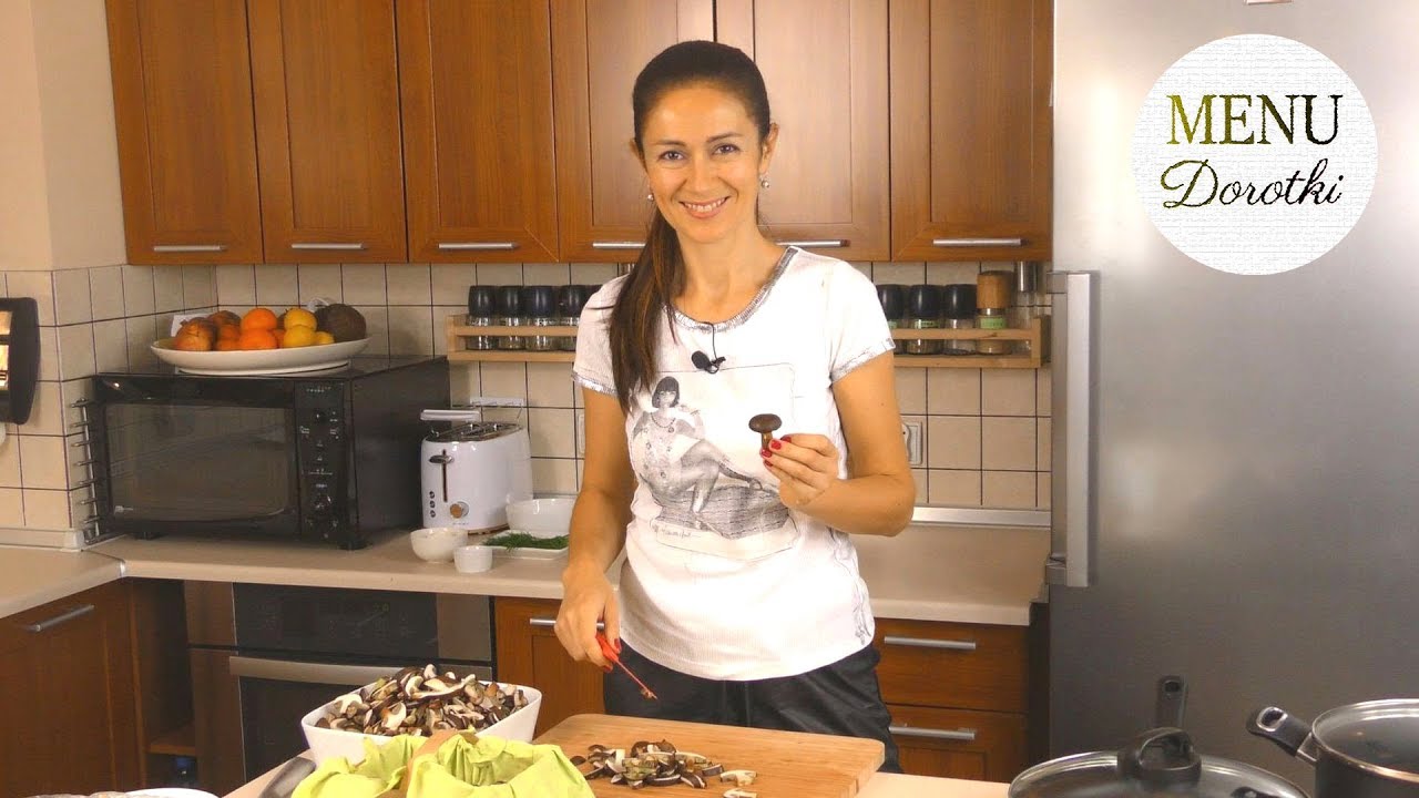 Zupa grzybowa ze świeżych grzybów leśnych z makaronem. Ugotowana z podgrzybków. MENU Dorotki