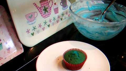 WILTON 1C TIP NOZZLE LARGE DROP FLOWER. CUPCAKE DECORATING. STANDARD SWIRL.