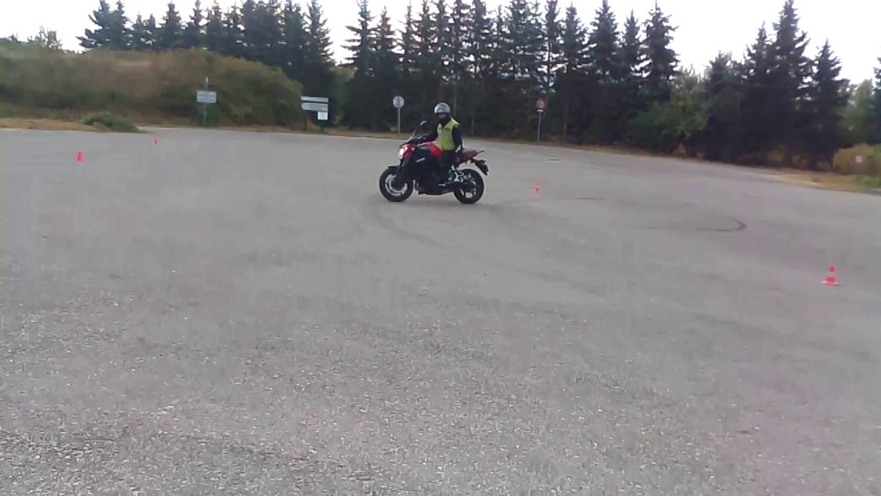 Loïc formation passerelle : 1 main sur le guidon positionnement du corp 14/09/2016