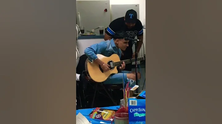 Chavi Leons tocando Loco De Amor de Luis Vargas
