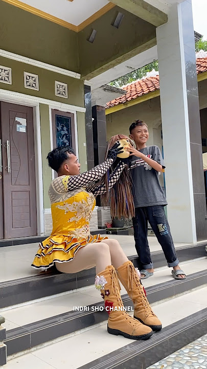 Reza pinjam kedoknya rika