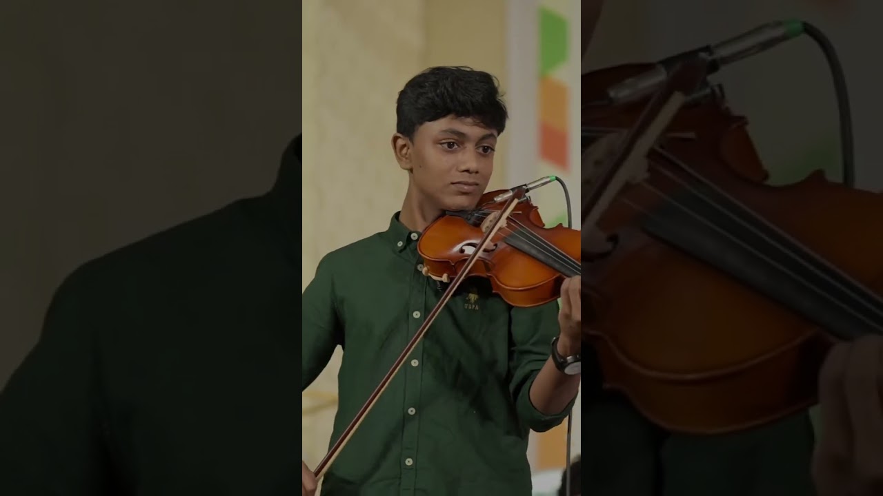  kasthooriman movie violin portion in front of Kunchako Boban