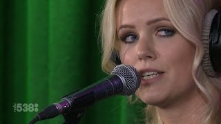 Video thumbnail of "Maycke Jansen - Stars | Live bij Evers Staat Op"