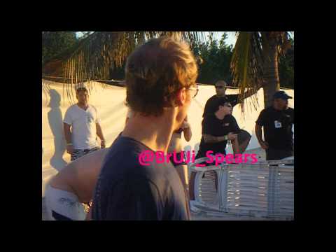 Brian Play Voleyball in mexico (bsb cruise 2010)