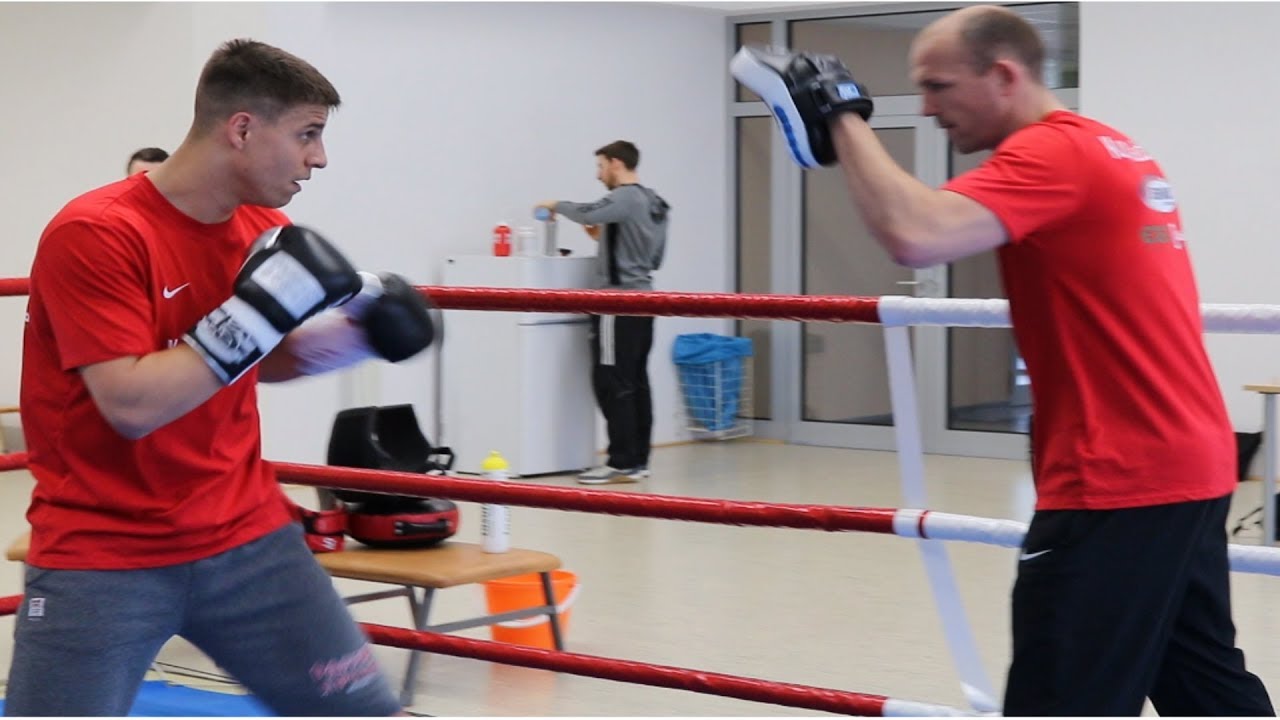 TYRON ZEUGE MIT JÜRGEN BRÄHMER AN DEN PRATZEN BEIM PRESSETRAINING