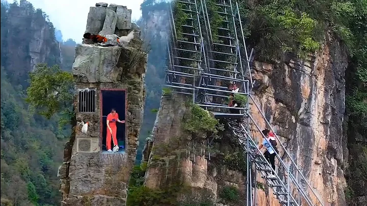 Amazing ways to get home | Chinese villagers living on cliffs | Rural life in China - DayDayNews