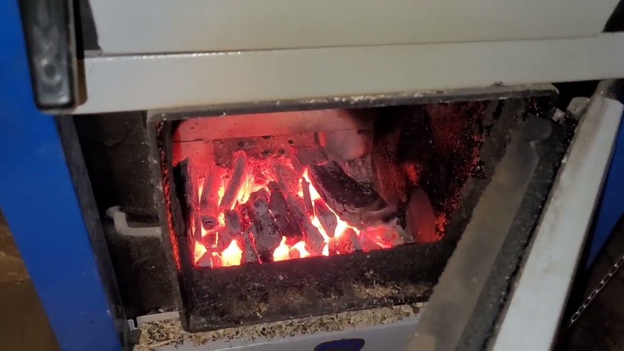 Jak się pali ekogroszek i dąb w kotle zgazowującym drewno 5 klasy Ogniwo bio? 