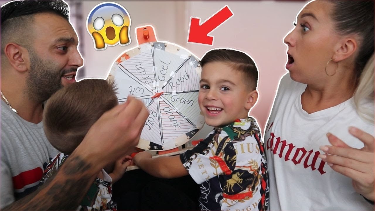 MYSTERY WHEEL BEPAALT PER MAALTIJD WELKE KLEUR WE MOETEN ETEN! | #299