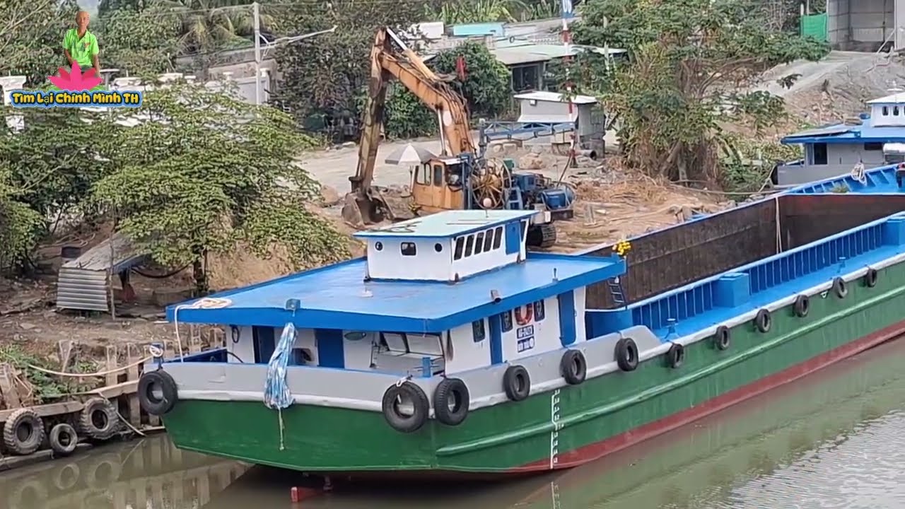 xà lan đang xuống đất đầu năm