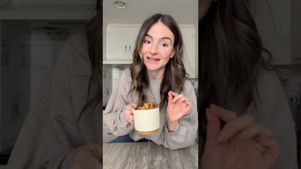 Полезный банановый кекс в кружке (всего 6 ингредиентов!)