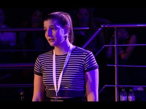 Is it possible to live a 'zero waste' life? | Bianca Mularoni | TEDxAUEB