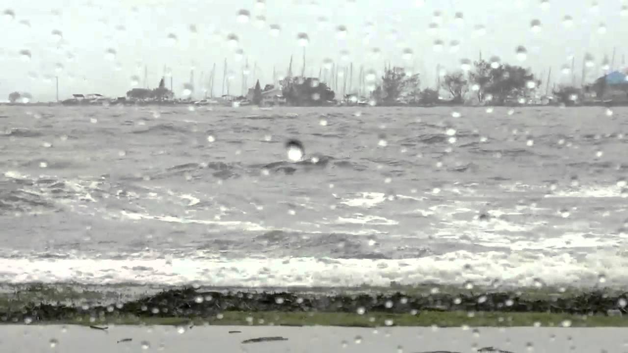 Wynnum Weather Wild weather - boat ramp Wynnum. - YouTube