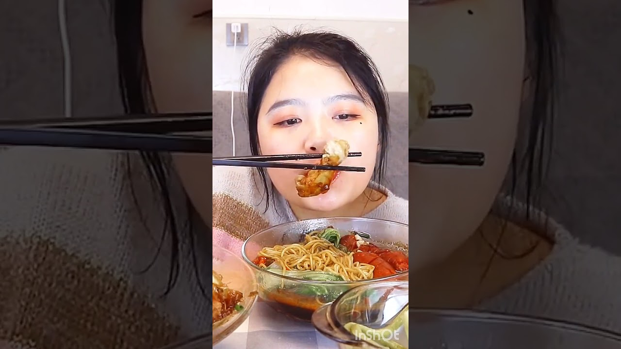 Eating Full Bowl of Ramen 🍜 with spicy Chicken 🍗 🤤 