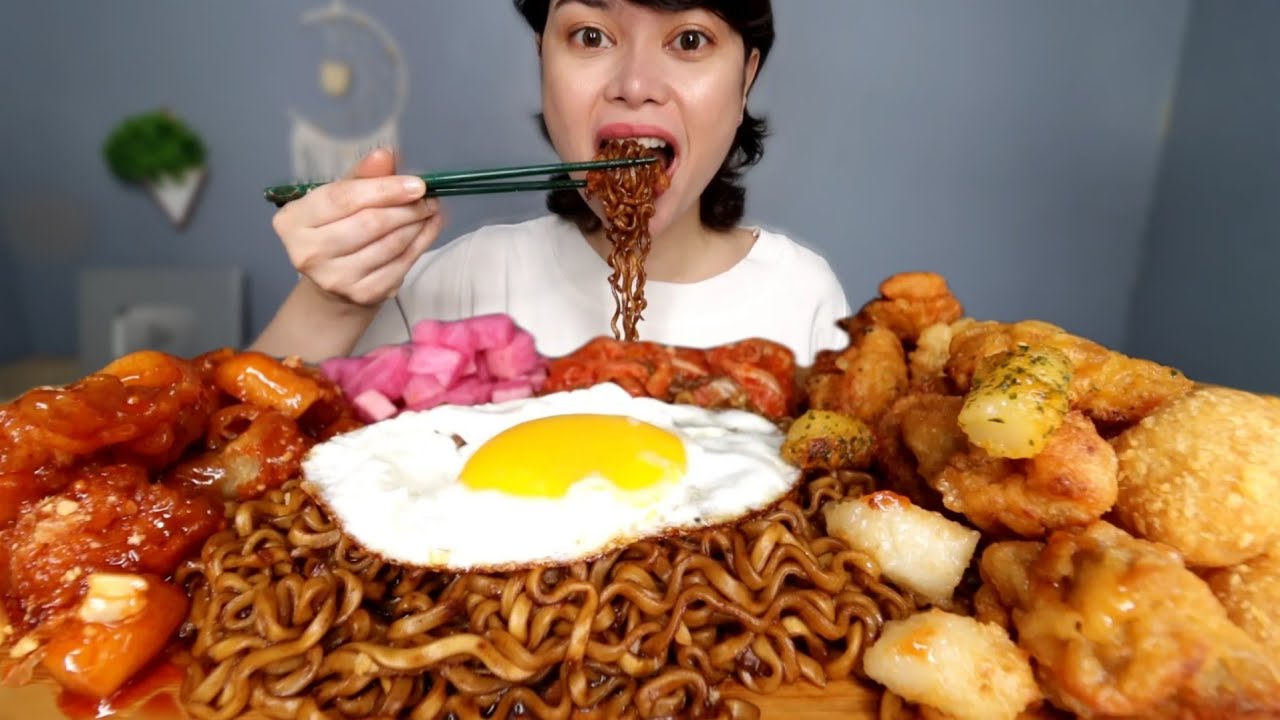 SAMYANG BLACKBEAN NOODLES, KOREAN FRIED CHICKEN and CHEESE BALL MUKBANG